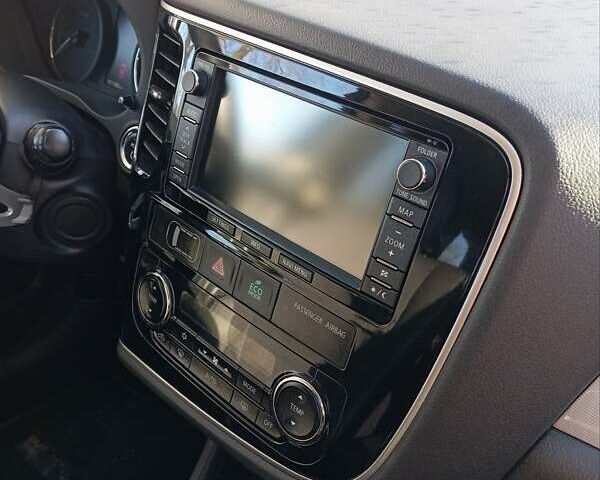 Сірий Міцубісі Аутлендер, об'ємом двигуна 2 л та пробігом 170 тис. км за 15200 $, фото 14 на Automoto.ua