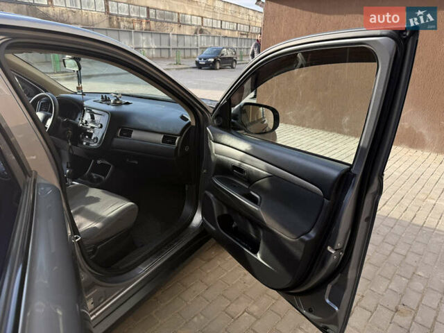 Серый Мицубиси Аутлендер, объемом двигателя 2 л и пробегом 137 тыс. км за 13700 $, фото 9 на Automoto.ua