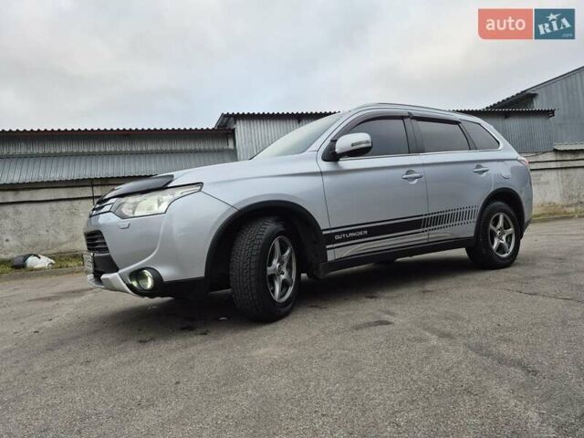 Сірий Міцубісі Аутлендер, об'ємом двигуна 2.36 л та пробігом 182 тис. км за 13600 $, фото 4 на Automoto.ua