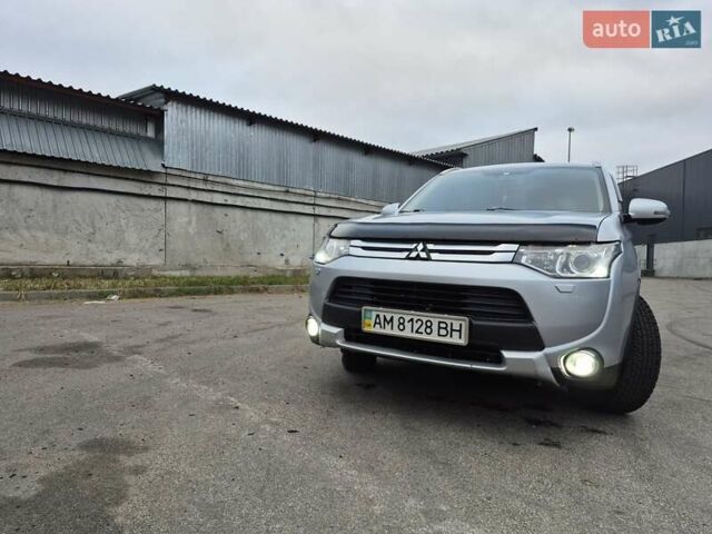 Сірий Міцубісі Аутлендер, об'ємом двигуна 2.36 л та пробігом 182 тис. км за 13600 $, фото 9 на Automoto.ua