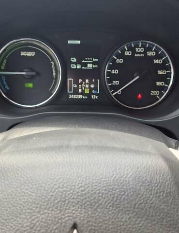 Серый Мицубиси Аутлендер, объемом двигателя 2 л и пробегом 243 тыс. км за 13500 $, фото 13 на Automoto.ua