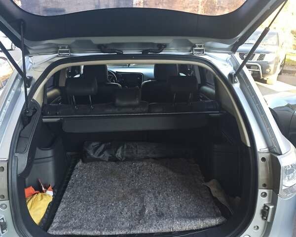 Серый Мицубиси Аутлендер, объемом двигателя 2.4 л и пробегом 197 тыс. км за 14000 $, фото 23 на Automoto.ua