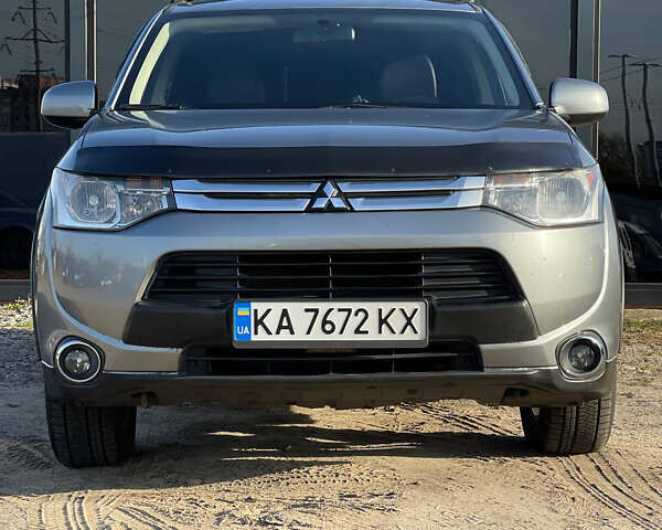 Сірий Міцубісі Аутлендер, об'ємом двигуна 2.4 л та пробігом 209 тис. км за 12200 $, фото 1 на Automoto.ua