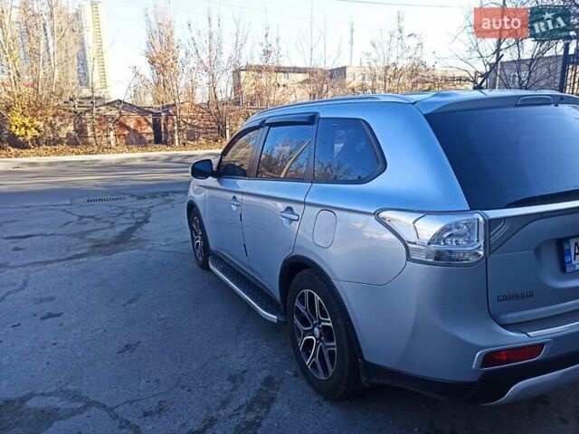 Серый Мицубиси Аутлендер, объемом двигателя 2.4 л и пробегом 197 тыс. км за 14000 $, фото 13 на Automoto.ua