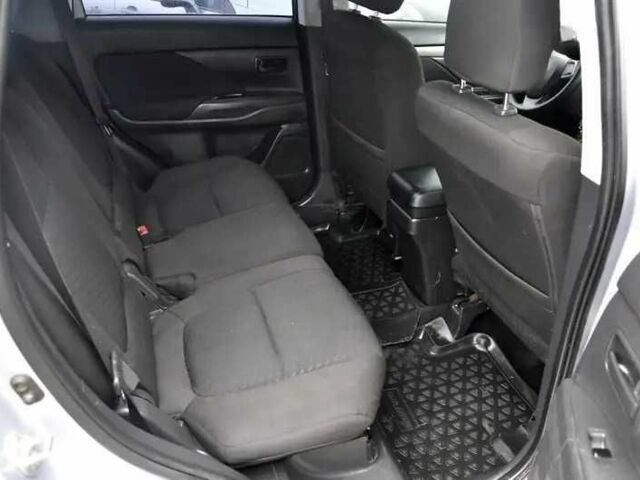 Міцубісі Аутлендер 2014 у Львові на Automoto.ua Сірий Міцубісі Аутлендер, об'ємом двигуна 2 л та пробігом 200 тис. км за 10800 $, фото 13 на Automoto.ua