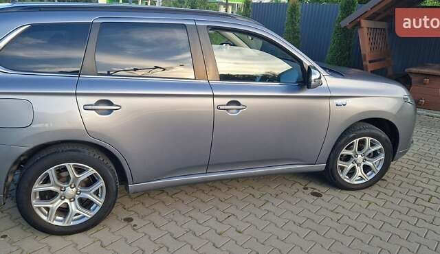 Серый Мицубиси Аутлендер, объемом двигателя 2 л и пробегом 243 тыс. км за 13500 $, фото 3 на Automoto.ua