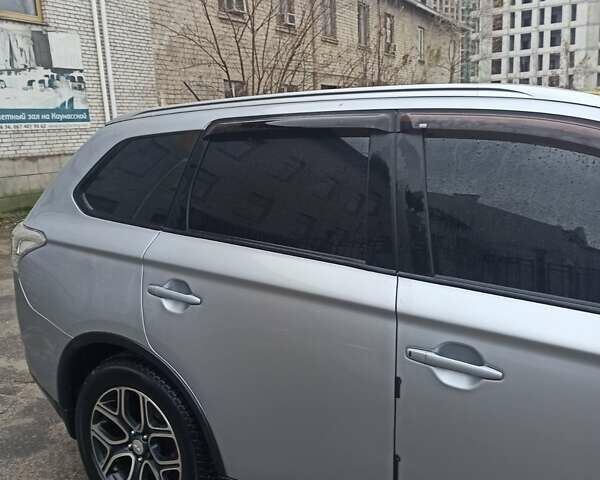 Серый Мицубиси Аутлендер, объемом двигателя 2.4 л и пробегом 197 тыс. км за 14000 $, фото 6 на Automoto.ua