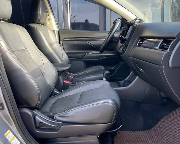 Сірий Міцубісі Аутлендер, об'ємом двигуна 2.4 л та пробігом 209 тис. км за 12200 $, фото 11 на Automoto.ua