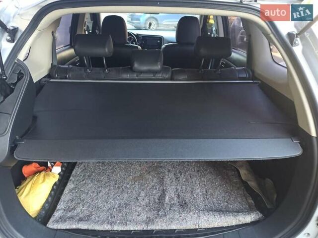 Серый Мицубиси Аутлендер, объемом двигателя 2.4 л и пробегом 197 тыс. км за 14000 $, фото 18 на Automoto.ua