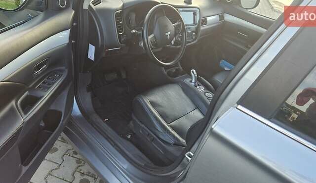 Серый Мицубиси Аутлендер, объемом двигателя 2 л и пробегом 243 тыс. км за 13500 $, фото 10 на Automoto.ua