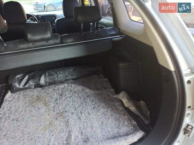Серый Мицубиси Аутлендер, объемом двигателя 2.4 л и пробегом 197 тыс. км за 14000 $, фото 19 на Automoto.ua