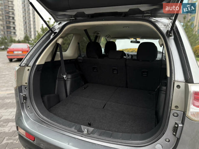 Сірий Міцубісі Аутлендер, об'ємом двигуна 2.4 л та пробігом 190 тис. км за 13000 $, фото 8 на Automoto.ua