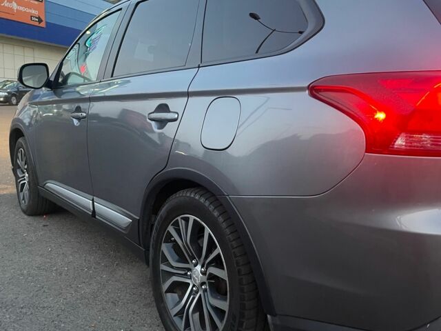 Серый Мицубиси Аутлендер, объемом двигателя 2.4 л и пробегом 225 тыс. км за 12000 $, фото 5 на Automoto.ua