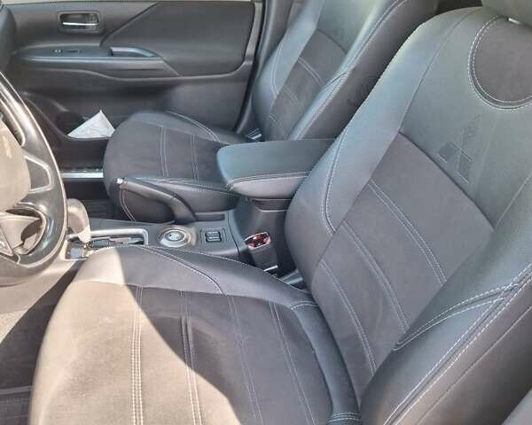 Серый Мицубиси Аутлендер, объемом двигателя 2.4 л и пробегом 160 тыс. км за 14200 $, фото 3 на Automoto.ua