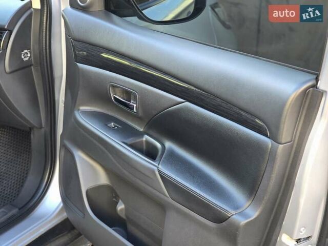 Серый Мицубиси Аутлендер, объемом двигателя 2.36 л и пробегом 164 тыс. км за 17500 $, фото 19 на Automoto.ua