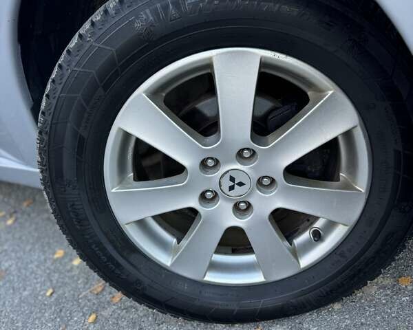 Серый Мицубиси Аутлендер, объемом двигателя 2 л и пробегом 200 тыс. км за 13999 $, фото 6 на Automoto.ua