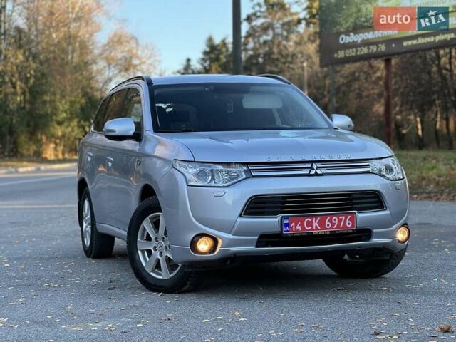 Серый Мицубиси Аутлендер, объемом двигателя 2 л и пробегом 200 тыс. км за 13999 $, фото 1 на Automoto.ua