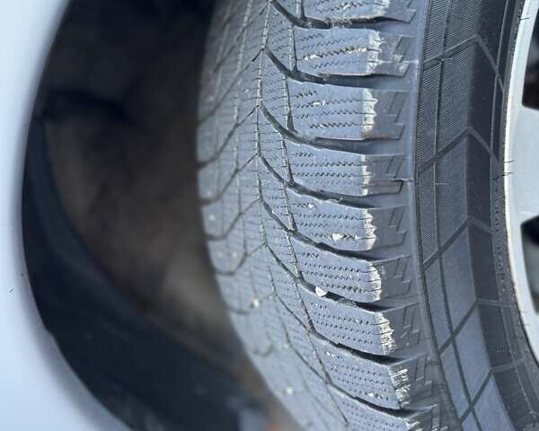 Серый Мицубиси Аутлендер, объемом двигателя 2 л и пробегом 200 тыс. км за 13999 $, фото 5 на Automoto.ua