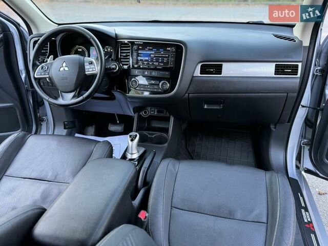 Серый Мицубиси Аутлендер, объемом двигателя 2 л и пробегом 200 тыс. км за 13999 $, фото 41 на Automoto.ua