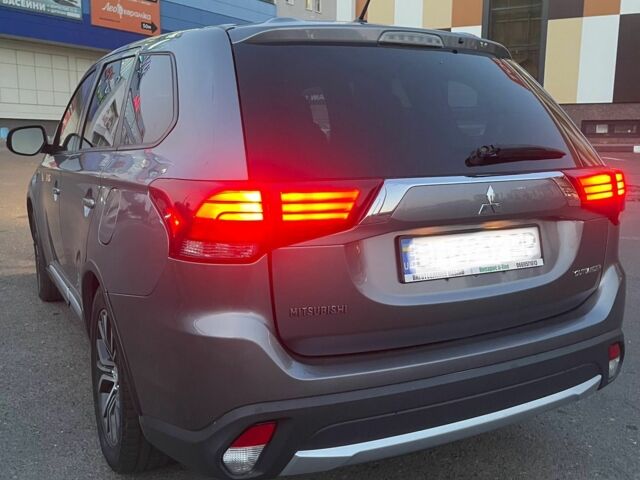 Серый Мицубиси Аутлендер, объемом двигателя 2.4 л и пробегом 225 тыс. км за 12000 $, фото 4 на Automoto.ua