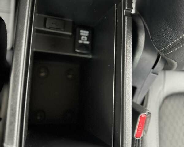 Серый Мицубиси Аутлендер, объемом двигателя 2.3 л и пробегом 215 тыс. км за 13200 $, фото 51 на Automoto.ua