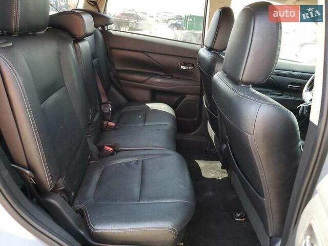 Серый Мицубиси Аутлендер, объемом двигателя 0 л и пробегом 142 тыс. км за 1500 $, фото 10 на Automoto.ua
