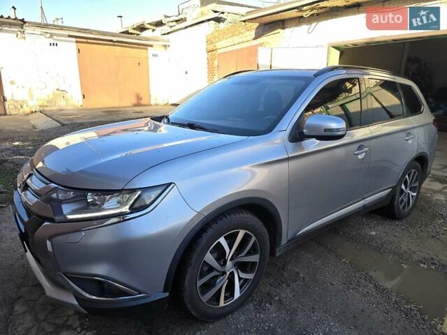 Серый Мицубиси Аутлендер, объемом двигателя 2.36 л и пробегом 164 тыс. км за 17500 $, фото 1 на Automoto.ua