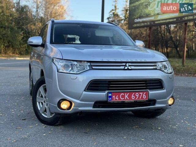 Серый Мицубиси Аутлендер, объемом двигателя 2 л и пробегом 200 тыс. км за 13999 $, фото 3 на Automoto.ua