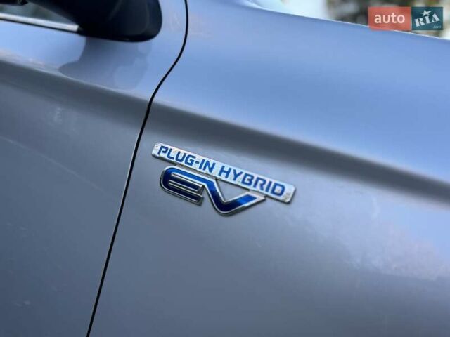 Серый Мицубиси Аутлендер, объемом двигателя 2 л и пробегом 200 тыс. км за 13999 $, фото 4 на Automoto.ua