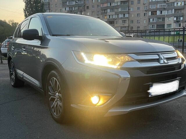 Серый Мицубиси Аутлендер, объемом двигателя 2.4 л и пробегом 225 тыс. км за 12000 $, фото 1 на Automoto.ua