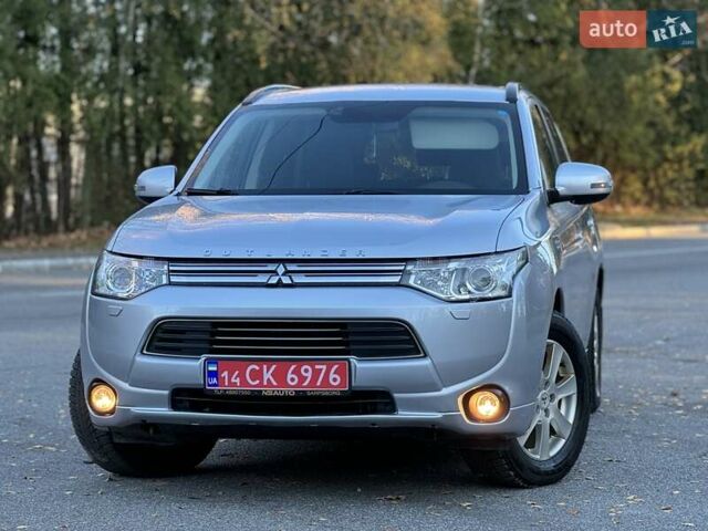 Серый Мицубиси Аутлендер, объемом двигателя 2 л и пробегом 200 тыс. км за 13999 $, фото 9 на Automoto.ua