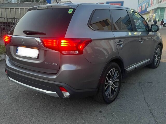 Серый Мицубиси Аутлендер, объемом двигателя 2.4 л и пробегом 225 тыс. км за 12000 $, фото 3 на Automoto.ua