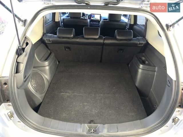 Серый Мицубиси Аутлендер, объемом двигателя 2.36 л и пробегом 164 тыс. км за 17500 $, фото 7 на Automoto.ua
