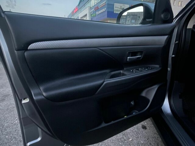 Серый Мицубиси Аутлендер, объемом двигателя 2.4 л и пробегом 225 тыс. км за 12000 $, фото 7 на Automoto.ua