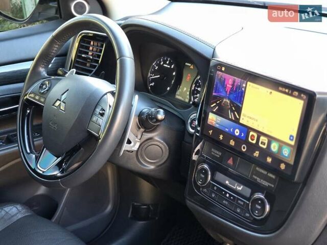 Серый Мицубиси Аутлендер, объемом двигателя 2.36 л и пробегом 164 тыс. км за 17500 $, фото 15 на Automoto.ua