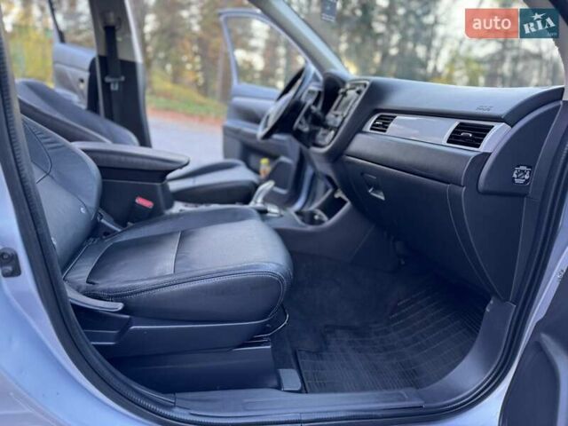 Серый Мицубиси Аутлендер, объемом двигателя 2 л и пробегом 200 тыс. км за 13999 $, фото 45 на Automoto.ua