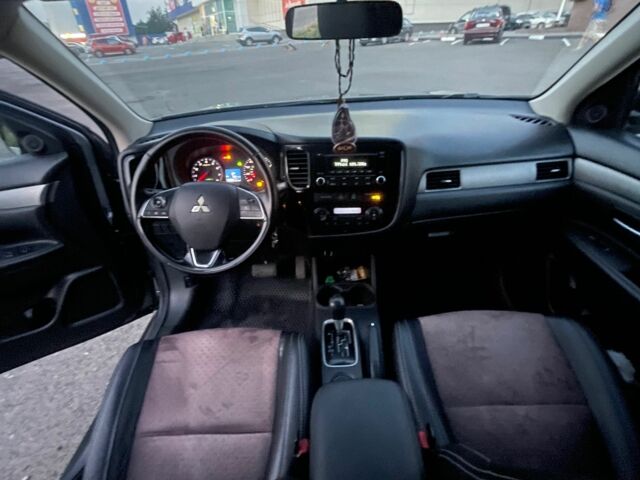 Серый Мицубиси Аутлендер, объемом двигателя 2.4 л и пробегом 225 тыс. км за 12000 $, фото 6 на Automoto.ua