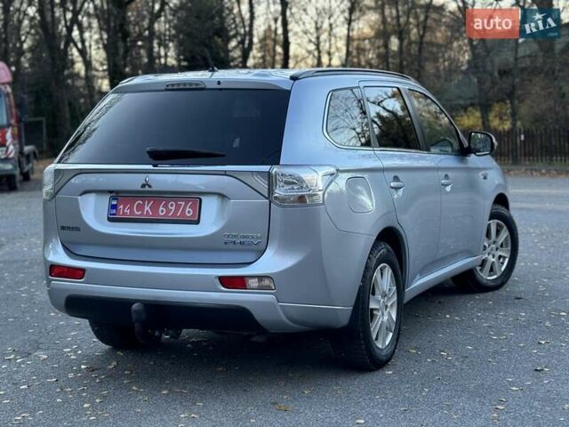 Серый Мицубиси Аутлендер, объемом двигателя 2 л и пробегом 200 тыс. км за 13999 $, фото 22 на Automoto.ua