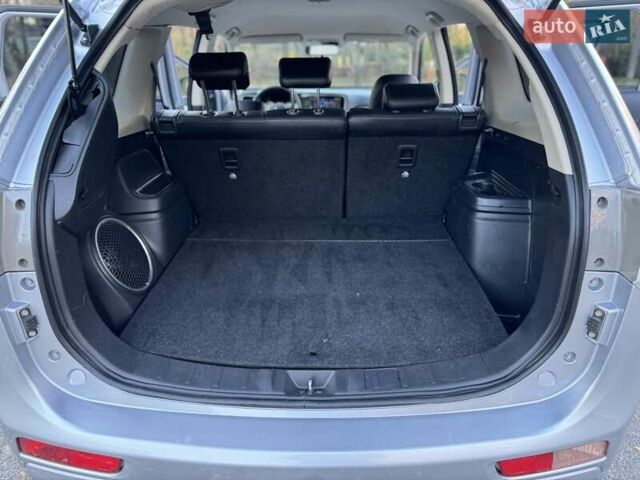 Серый Мицубиси Аутлендер, объемом двигателя 2 л и пробегом 200 тыс. км за 13999 $, фото 38 на Automoto.ua