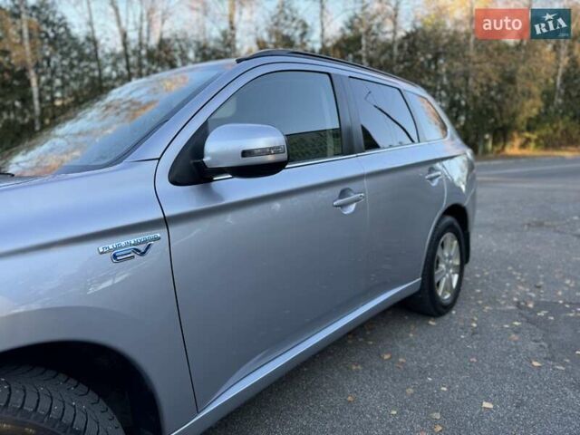 Серый Мицубиси Аутлендер, объемом двигателя 2 л и пробегом 200 тыс. км за 13999 $, фото 15 на Automoto.ua