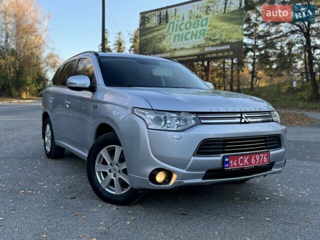 Серый Мицубиси Аутлендер, объемом двигателя 2 л и пробегом 200 тыс. км за 13999 $, фото 7 на Automoto.ua