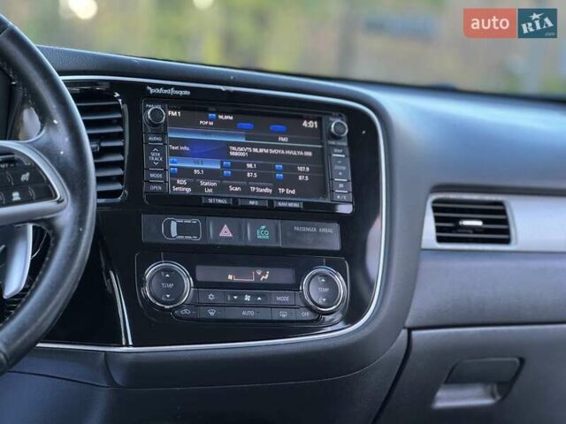 Серый Мицубиси Аутлендер, объемом двигателя 2 л и пробегом 200 тыс. км за 13999 $, фото 29 на Automoto.ua