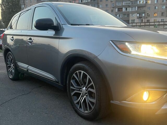 Серый Мицубиси Аутлендер, объемом двигателя 2.4 л и пробегом 225 тыс. км за 12000 $, фото 2 на Automoto.ua