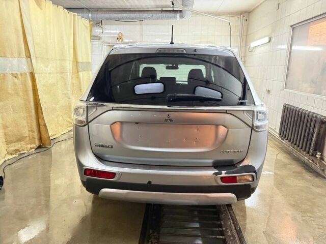 Сірий Міцубісі Аутлендер, об'ємом двигуна 2.2 л та пробігом 290 тис. км за 9625 $, фото 3 на Automoto.ua