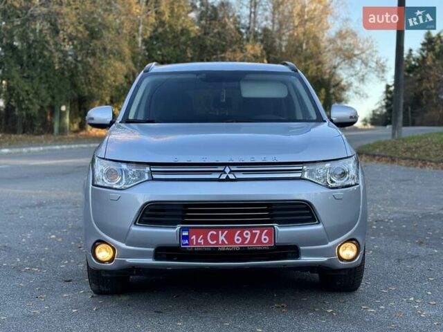 Серый Мицубиси Аутлендер, объемом двигателя 2 л и пробегом 200 тыс. км за 13999 $, фото 18 на Automoto.ua