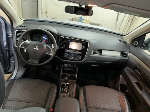 Сірий Міцубісі Аутлендер, об'ємом двигуна 2.2 л та пробігом 290 тис. км за 9625 $, фото 4 на Automoto.ua