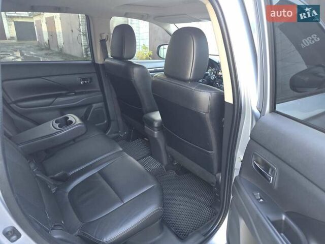 Серый Мицубиси Аутлендер, объемом двигателя 2.36 л и пробегом 164 тыс. км за 17500 $, фото 17 на Automoto.ua