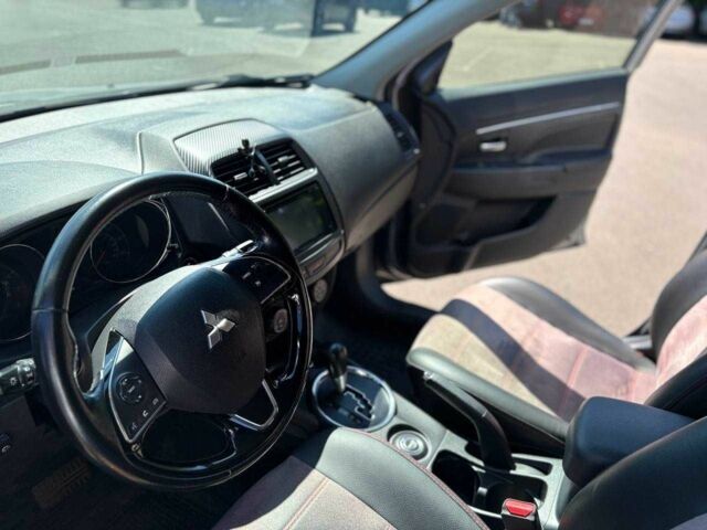 Серый Мицубиси Аутлендер, объемом двигателя 2 л и пробегом 167 тыс. км за 12900 $, фото 1 на Automoto.ua