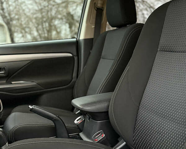 Серый Мицубиси Аутлендер, объемом двигателя 2.4 л и пробегом 148 тыс. км за 12500 $, фото 14 на Automoto.ua