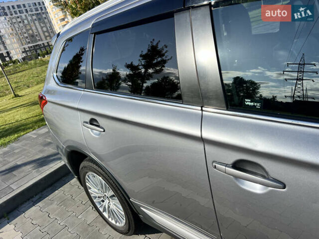 Сірий Міцубісі Аутлендер, об'ємом двигуна 2.27 л та пробігом 210 тис. км за 22000 $, фото 16 на Automoto.ua